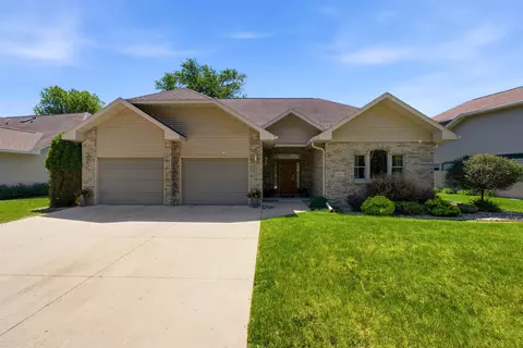 935 Brighton Dr, Menasha, WI 54952