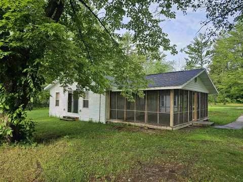 e5897 North Shore Road, Weyauwega, WI 54983