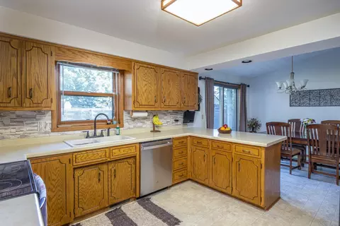 Kitchen - 2656 W Sunnyview Rd, Appleton, WI 54914 photo 5 of 5