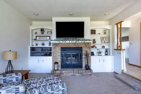 Living - 2656 W Sunnyview Rd, Appleton, WI 54914 photo 2 of 2