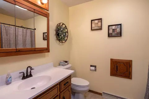 Bath - 2656 W Sunnyview Rd, Appleton, WI 54914 photo 2 of 2