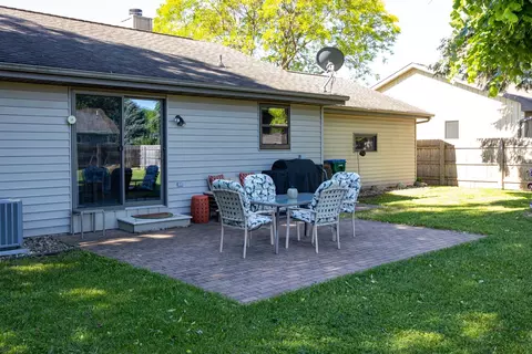 Exterior - 2656 W Sunnyview Rd, Appleton, WI 54914 photo 2 of 11