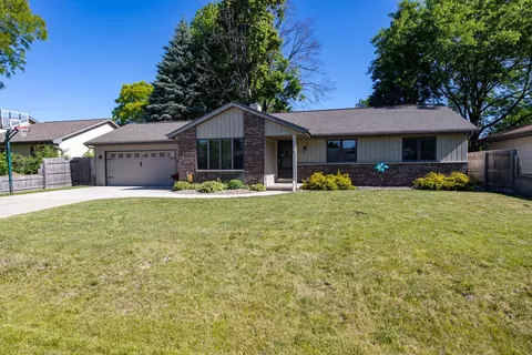Exterior - 2656 W Sunnyview Rd, Appleton, WI 54914 photo 10 of 11