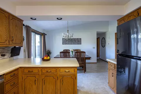Kitchen - 2656 W Sunnyview Rd, Appleton, WI 54914 photo 4 of 5