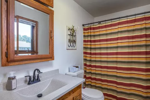 Bath - 2656 W Sunnyview Rd, Appleton, WI 54914 photo 1 of 2