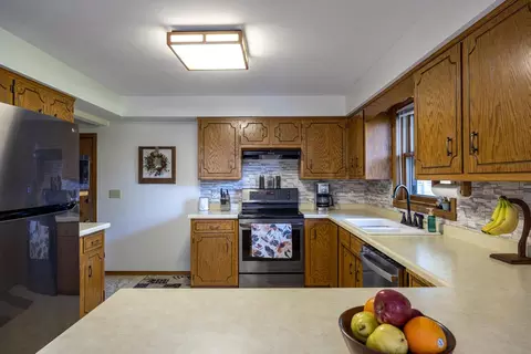 Kitchen - 2656 W Sunnyview Rd, Appleton, WI 54914 photo 3 of 5
