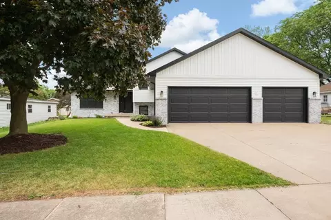 936 W 10th St, Kaukauna, WI 54130