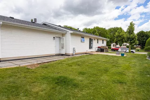 Exterior - 95 Northbreeze Dr, Appleton, WI 54911 photo 5 of 9