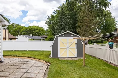 Exterior - 95 Northbreeze Dr, Appleton, WI 54911 photo 3 of 9