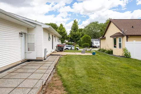 Exterior - 95 Northbreeze Dr, Appleton, WI 54911 photo 4 of 9
