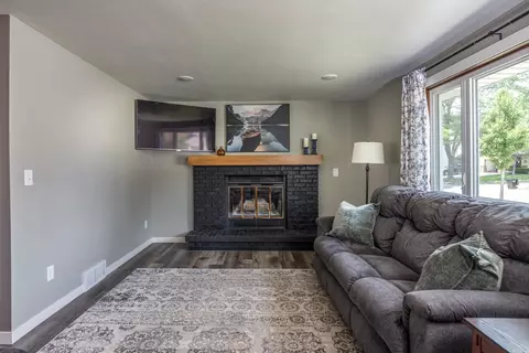 Living - 95 Northbreeze Dr, Appleton, WI 54911 photo 1 of 2