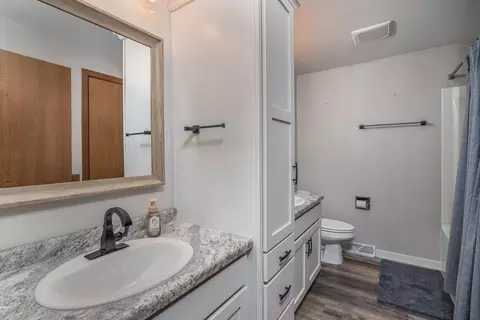 Bath - 95 Northbreeze Dr, Appleton, WI 54911 photo 1 of 3