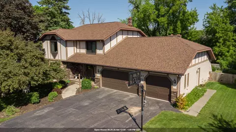 37 Butte Des Morts Ct, Appleton, WI 54914