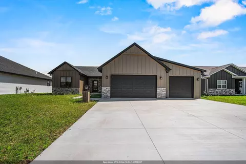 3141 Lazy Oak Ct, Green Bay, WI 54311