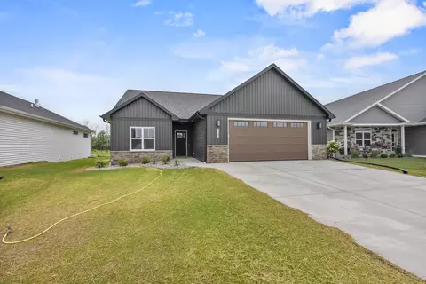 3141 Lazy Oak Ct, Green Bay, WI 54311