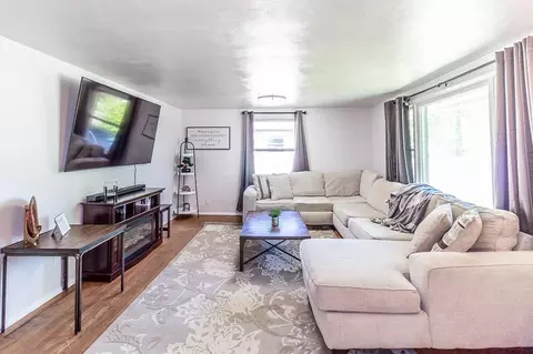 Living - 527 E Wilson Ave, Appleton, WI 54915 photo 2 of 4