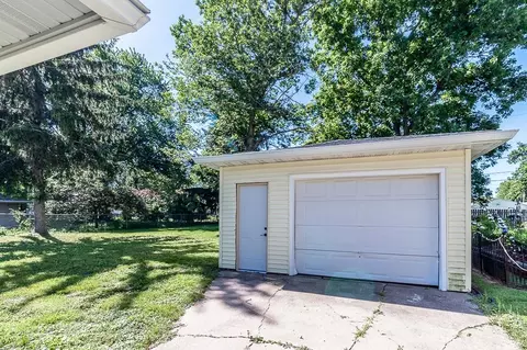 Exterior - 527 E Wilson Ave, Appleton, WI 54915 photo 4 of 9