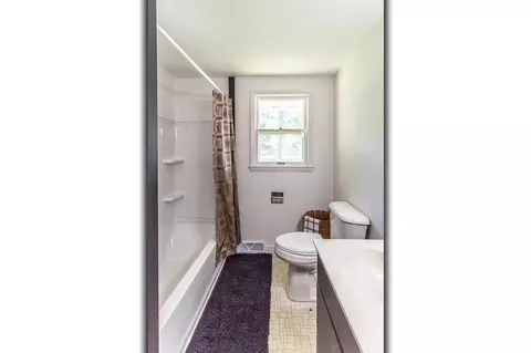 Bath - 527 E Wilson Ave, Appleton, WI 54915 photo 2 of 3