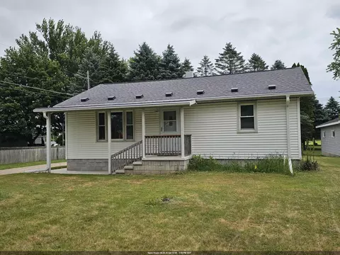 817 High St, Wild Rose, WI 54984