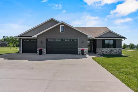 6636 Rustic Oaks Dr, Winneconne, WI 54986