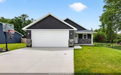 37 Ash Grove Pl, Kaukauna, WI 54130