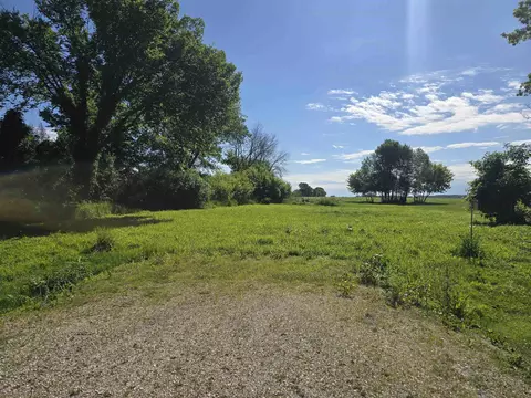848 Paramount Dr, Chilton, WI 53014 photo 2