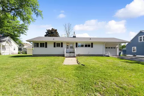 1024 W Hosmer St, Marinette, WI 54143