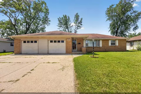 1688 Lilac Ln, Green Bay, WI 54302