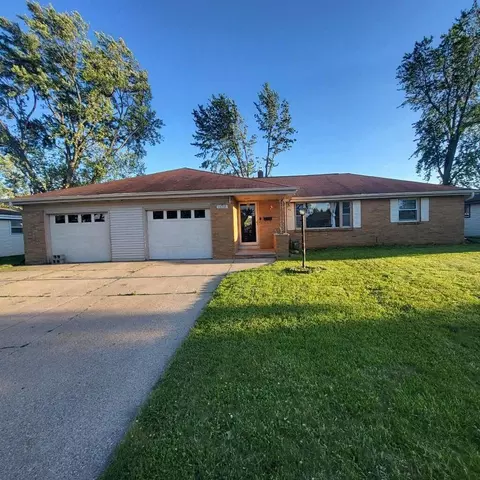 1688 Lilac Ln, Green Bay, WI 54302