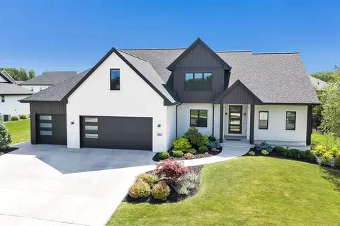 1782 Arbor Gate Ln, Green Bay, WI 54311
