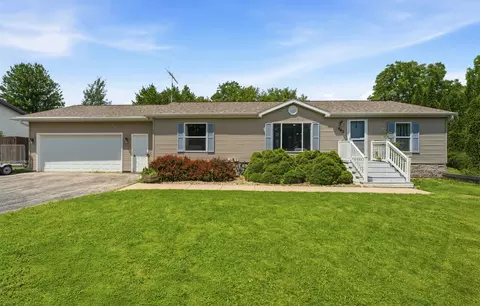 643 S Mill St, Hortonville, WI 54944