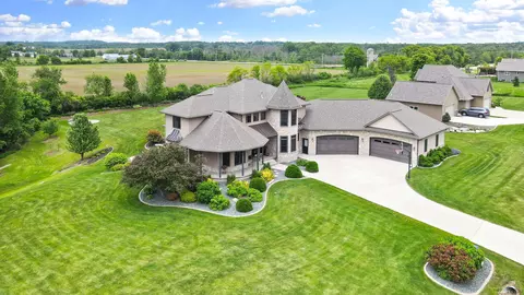 w9071 Black Otter Court, Hortonville, WI 54944
