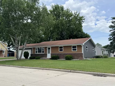 Exterior - 2704 N David St, Appleton, WI 54914 photo 2 of 12