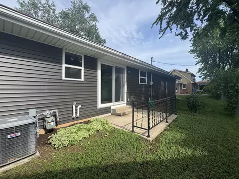 Exterior - 2704 N David St, Appleton, WI 54914 photo 8 of 12