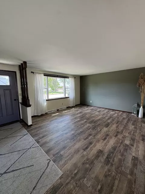 Living - 2704 N David St, Appleton, WI 54914 photo 2 of 3