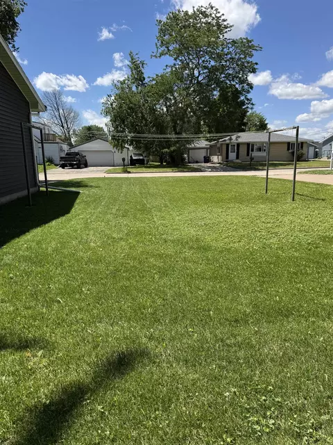 Exterior - 2704 N David St, Appleton, WI 54914 photo 10 of 12