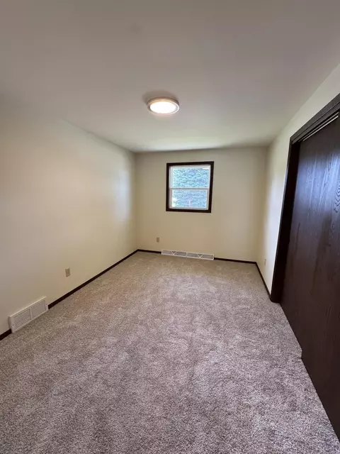 Bedroom - 2704 N David St, Appleton, WI 54914 photo 3 of 4