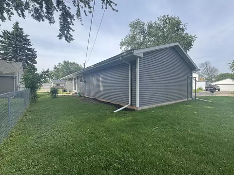 Exterior - 2704 N David St, Appleton, WI 54914 photo 6 of 12