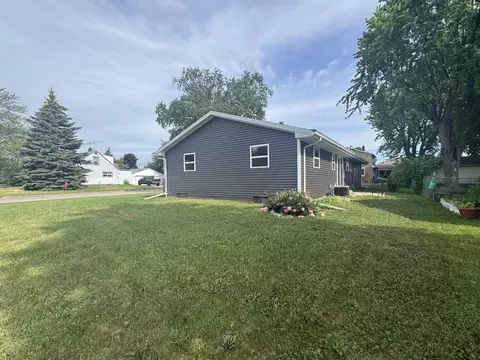 Exterior - 2704 N David St, Appleton, WI 54914 photo 11 of 12