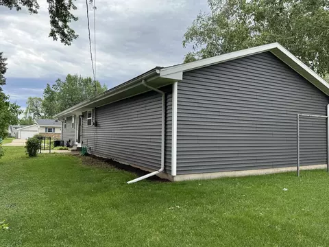 Exterior - 2704 N David St, Appleton, WI 54914 photo 7 of 12