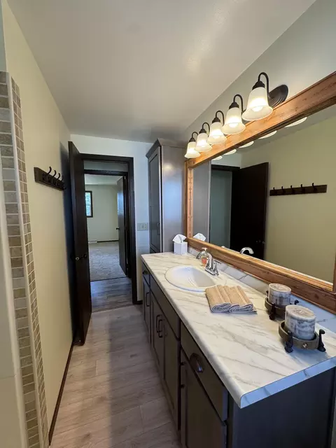 Bath - 2704 N David St, Appleton, WI 54914 photo 2 of 5