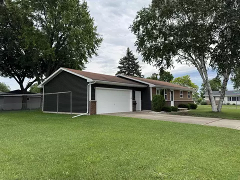 Exterior - 2704 N David St, Appleton, WI 54914 photo 3 of 12