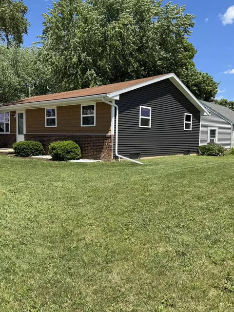 Exterior - 2704 N David St, Appleton, WI 54914 photo 4 of 12