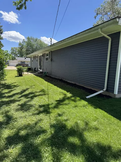 Exterior - 2704 N David St, Appleton, WI 54914 photo 9 of 12