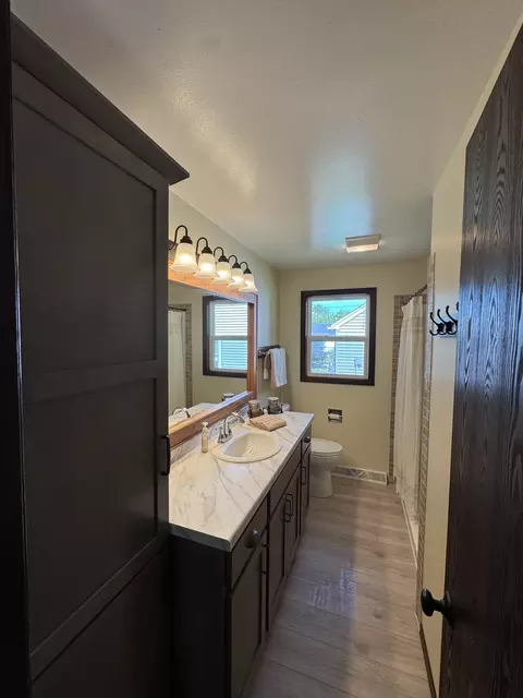 Bath - 2704 N David St, Appleton, WI 54914 photo 1 of 5