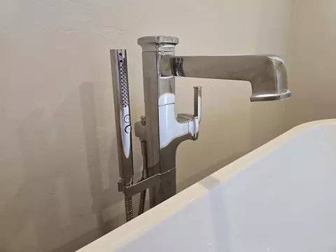 Bath - 266 E Sweetwater Way, Appleton, WI 54913 photo 6 of 13