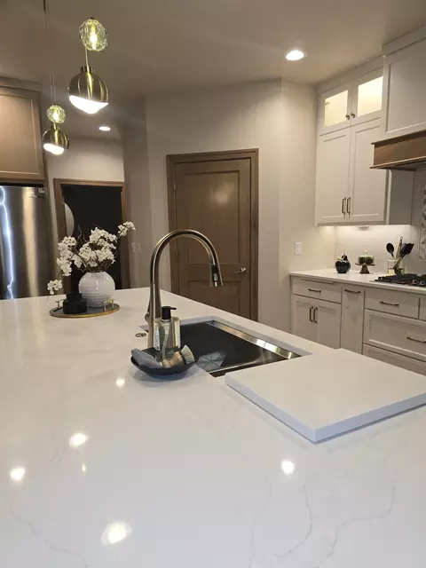Kitchen - 266 E Sweetwater Way, Appleton, WI 54913 photo 15 of 16