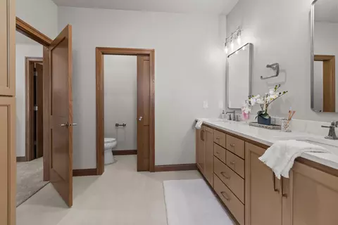 Bath - 266 E Sweetwater Way, Appleton, WI 54913 photo 3 of 13