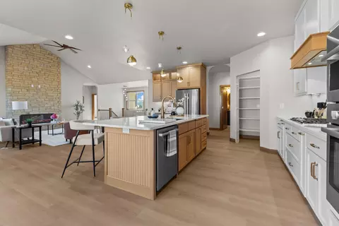 Kitchen - 266 E Sweetwater Way, Appleton, WI 54913 photo 8 of 16