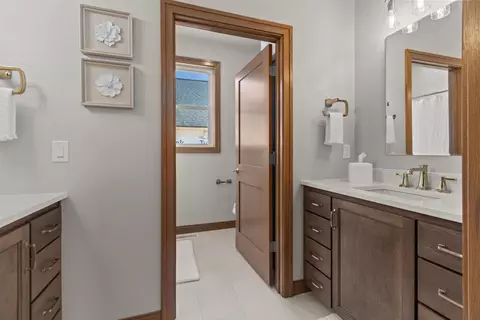 Bath - 266 E Sweetwater Way, Appleton, WI 54913 photo 10 of 13